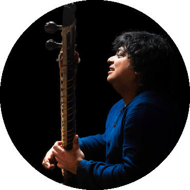 Side profile of Niladri Kumaar holding a sitar