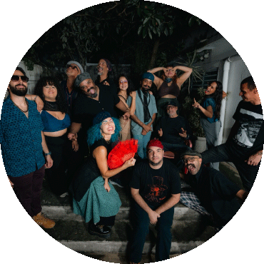 El Laberinto Del Coco poses together