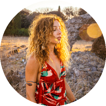 Solo image of lead singer of Zafarán Carmen Marsico